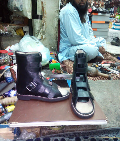 محل خراز التفصيل و لتصليح النماذج الطبية الجزمه والحذيان الطويل القسير المريض المريض - تبوك - +966 59 420 5005