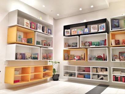 مكتبة حكاية القمر للأطفال والمراهقين - القطيف - +966 56 985 0715