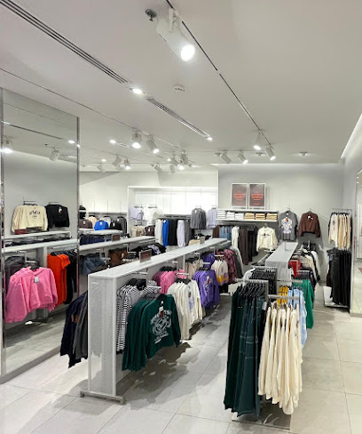 اتش اند ام - Saudi Arabia|Al Madinah Al Munawwarah 42383|Al Hadiqah|Aliat Mall