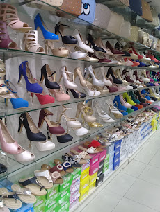 إكس لاند للأحذية والشنط - الطائف - +966 57 036 7089